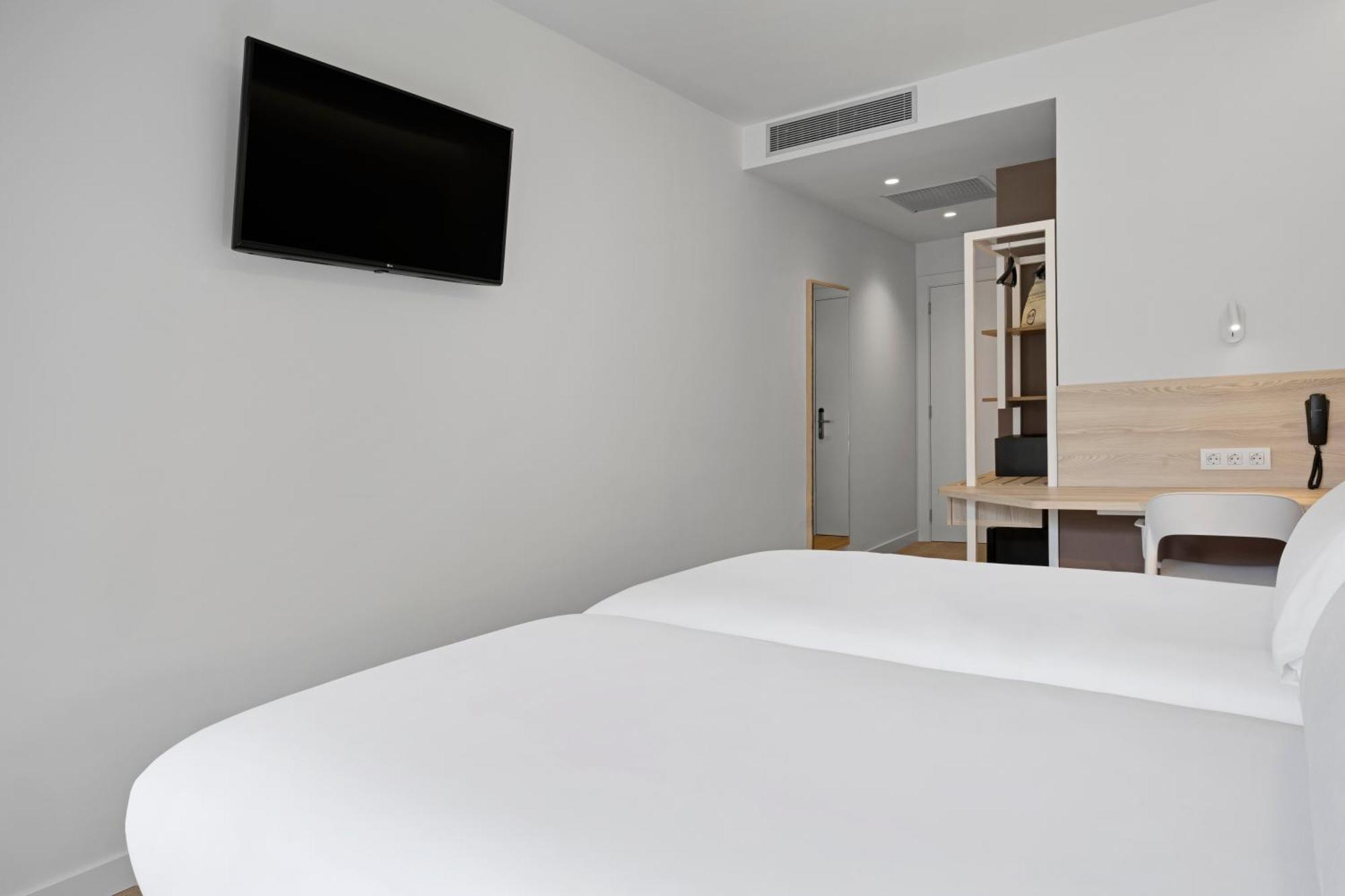 B&B Hotel קסטרו אורדיאלס מראה חיצוני תמונה