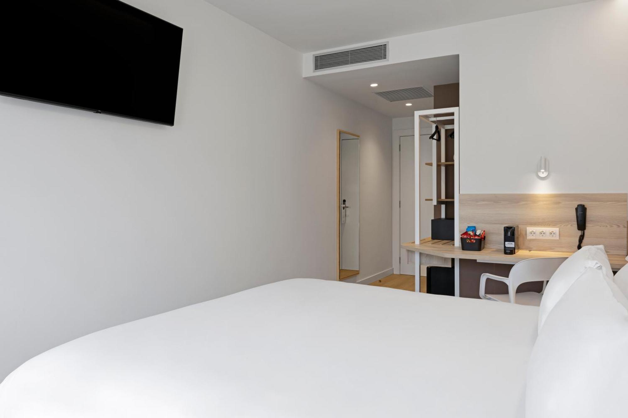 B&B Hotel קסטרו אורדיאלס מראה חיצוני תמונה